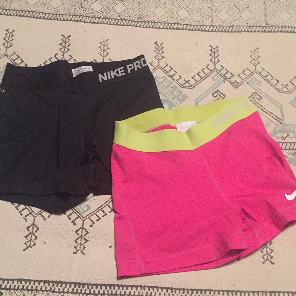 Nike compression shorts size small